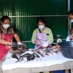 កាផលិតនិងកែច្នៃត្រីងៀត សមាជិកនៅក្នុងសហគមន៍ មានជីវភាពប្រែប្រួលមួយកម្រិត ដោយមិនចាំបាច់ធ្វើការចំណាក់ស្រុកនោះទេ